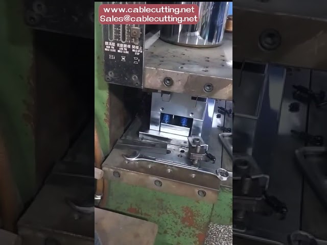 Automatic Plastic USB Cable Vertical Injection Molding Machine