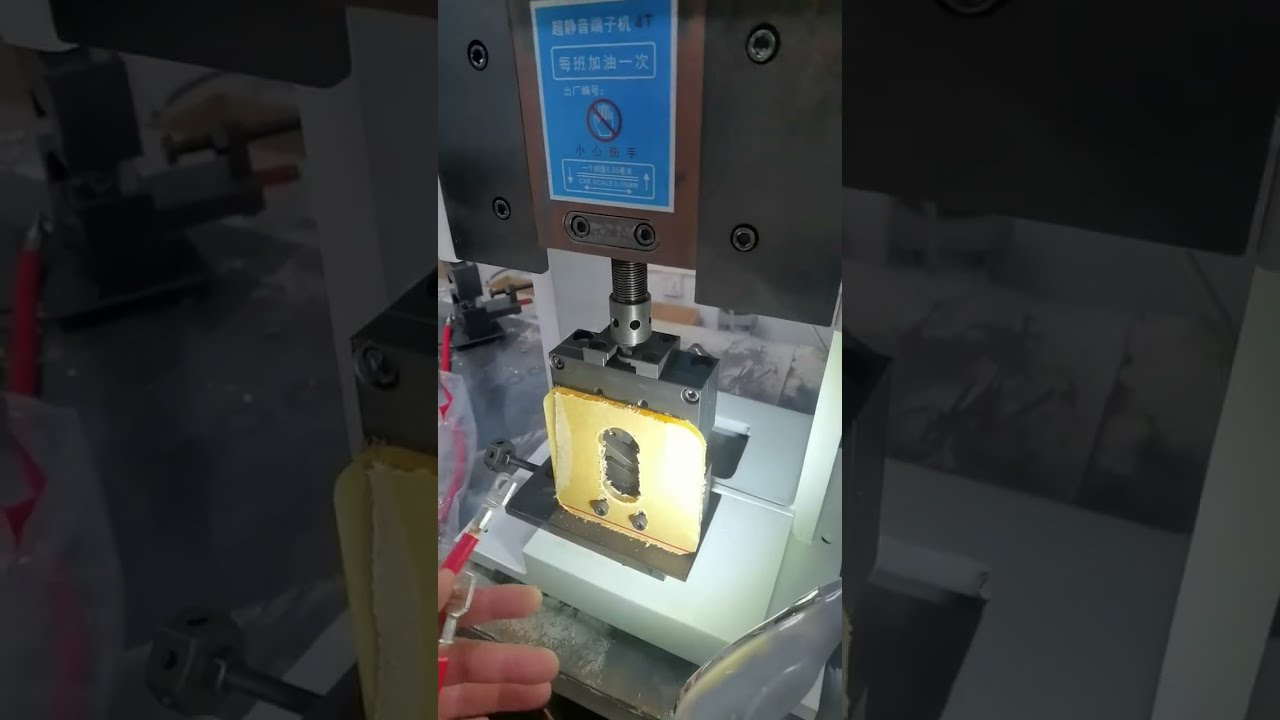 4-T Terminal Machine with Hexagonal Mold Crimping Terminal